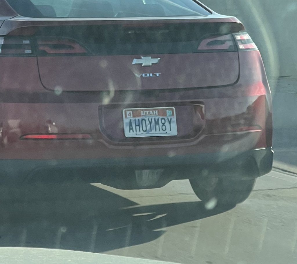 License plate: AHOYM8Y