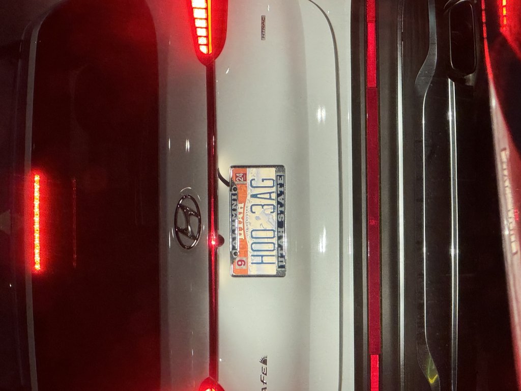 License plate: H00·3AG