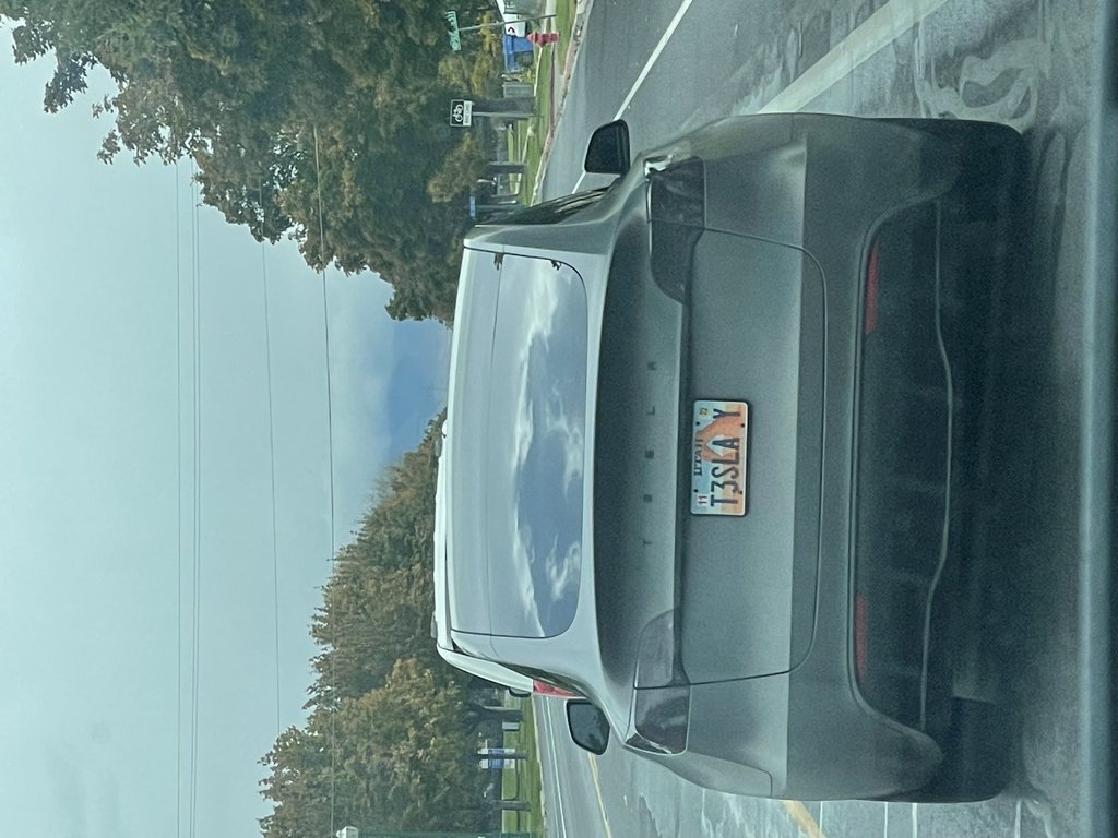 License plate: T3SLA